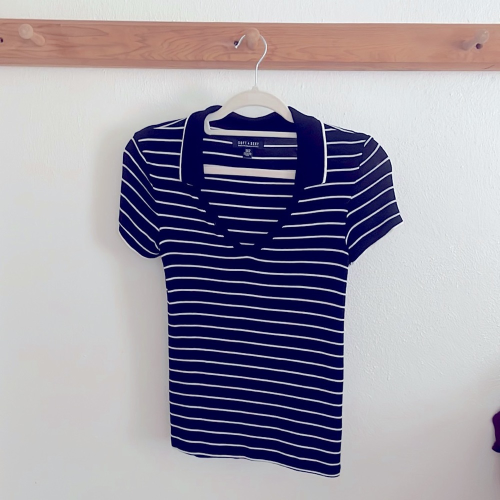 AE collard polo, new without tags. Item is clean from home without pets.